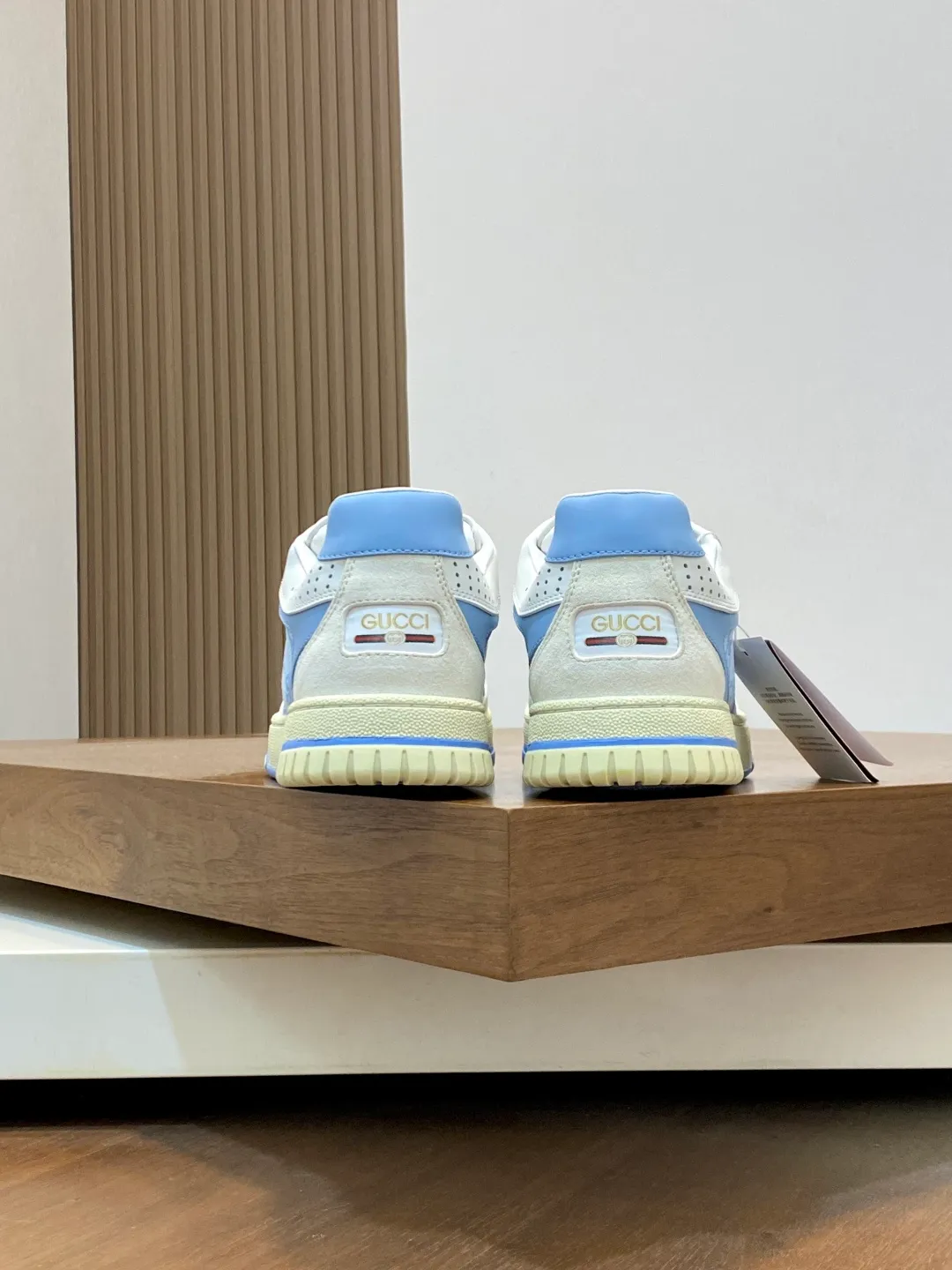 Men's Shoes 💰660 𝐆𝐮𝐜𝐜𝐢 𝐑𝐞-𝐖𝐞𝐛 As the first sneaker created by Sabato De Sarno for Gucci, the Re-Web series reinterprets the brand's classic stripes and sets off the modern silhouette design with bold and unique details. These shoes are crafted from white leather. This new sneaker is ingeniously decorated with many of the brand's classic details, and is equipped with a bright red and green webbing tongue, which will make people fall in love at first sight. White leather treated with a special process for softness and luster, with an embossed grainy texture. Script Gucci logo and interlocking G web label with Interlocking G and script Gucci logo. Rubber outsole with interlocking G detail eyelets. Web tongue. Size: 39-44 (customized for sizes 38 and 45)